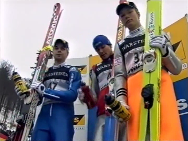 Podium sobotniego konkursu w Willingen (RTL)